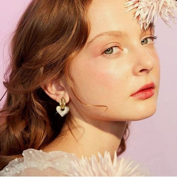 New ANTHRO Heart shape micro pave zircon huggie hoops feminine danity - Picture 4 of 9